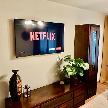 Yellow Apartment Airport Galeria Mokotow Netflix Варшава Екстериор снимка