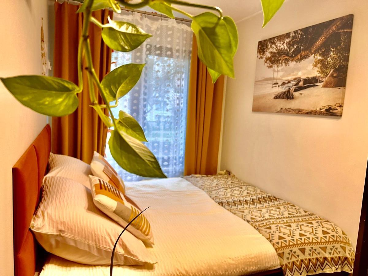 Yellow Apartment Airport Galeria Mokotow Netflix Варшава Екстериор снимка